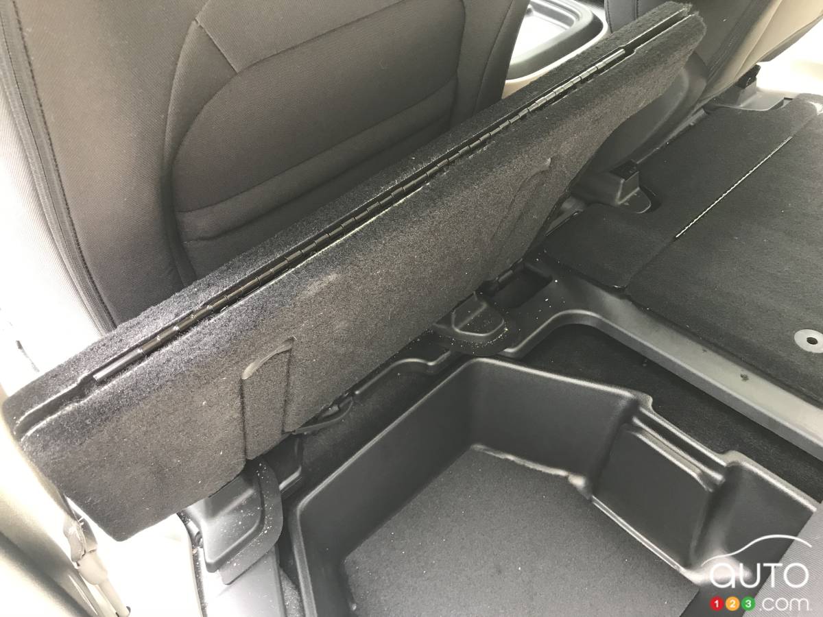 Chrysler Pacifica, trou sous le plancher de la 2e rangée